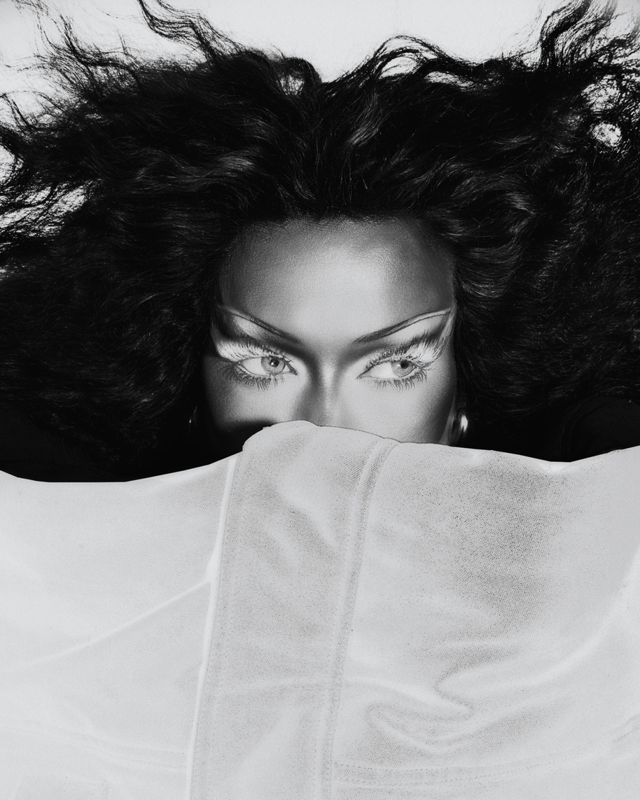 Fashion photograph by Raphael Raptopoulos